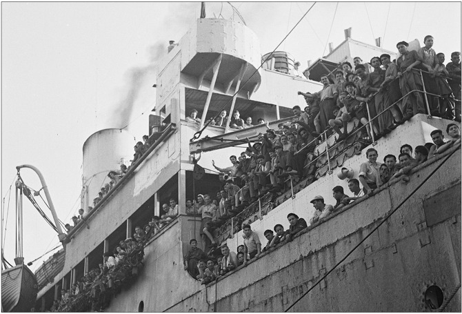Abbildung 1: Die Mataroa im Juli 1945 im Hafen von Haifa
